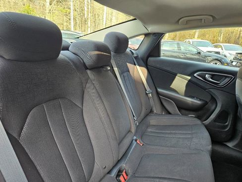 Used 2015 Chrysler 200 Limited image 30