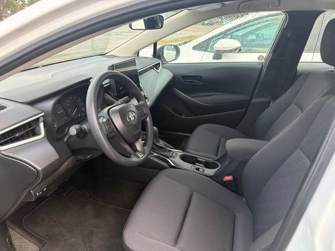 Used 2025 Toyota Corolla LE FWD image 2