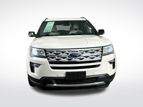 Used 2018 Ford Explorer XLT w/ Equipment Group 202A FWD image 2