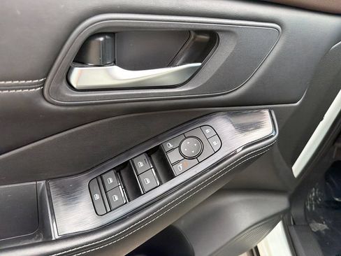 Used 2023 Nissan Rogue SV w/ SV Premium B Package FWD image 20