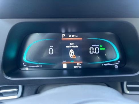 Used 2025 Hyundai Elantra Hybrid FWD image 19