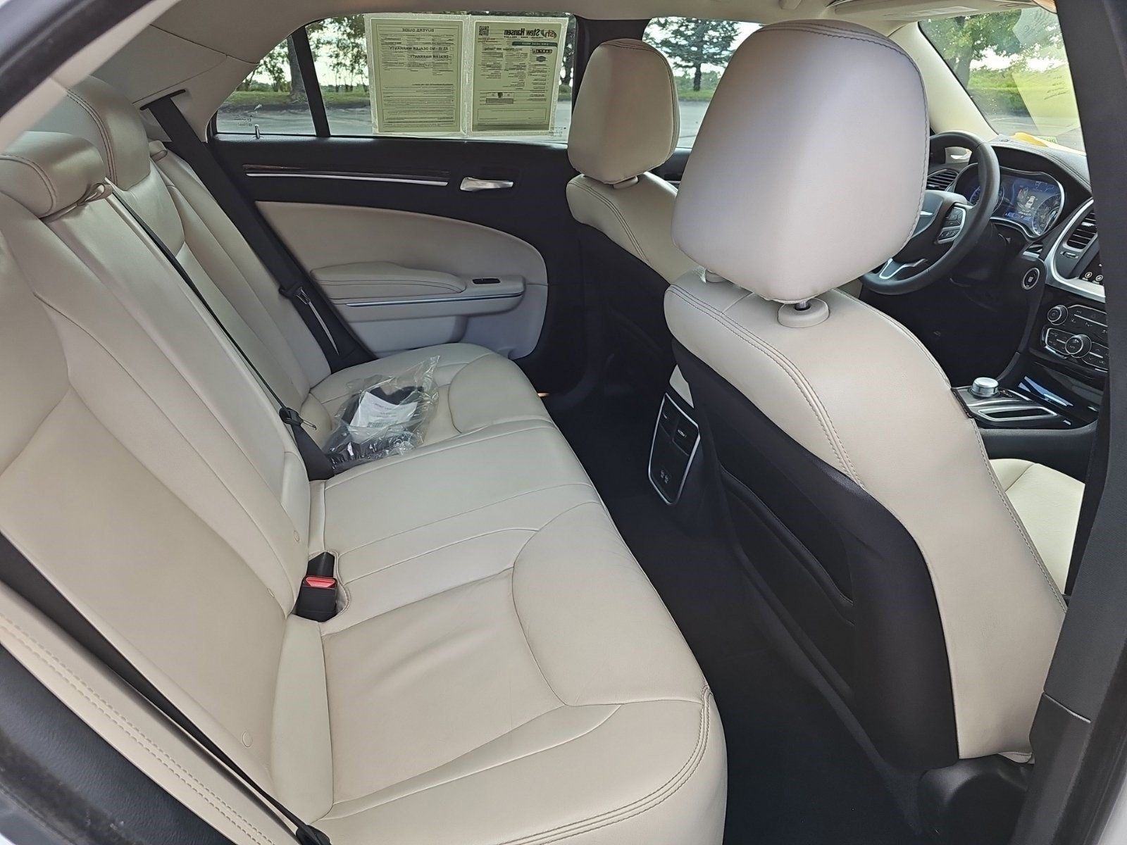 Used 2023 Chrysler 300 Touring L w/ Safetytec Plus Group RWD image 15