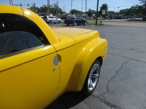 Used 2004 Chevrolet SSR w/ Preferred Equipment Group RWD image 26