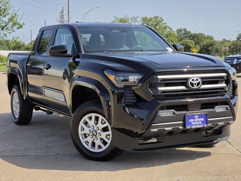 Used 2024 Toyota Tacoma SR5 AWD/4WD image 2