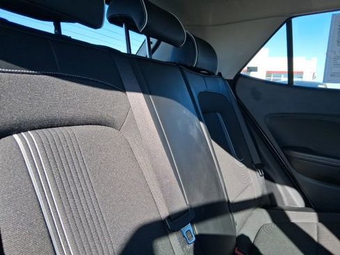 Used 2023 Hyundai Venue Limited image 9