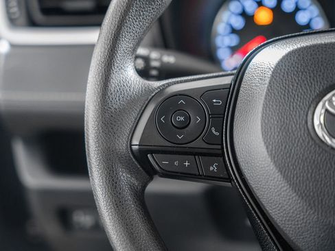 Used 2020 Toyota RAV4 LE image 27