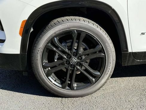 Used 2025 Buick Enclave Sport Touring w/ Trailering Package, 5000 lbs. AWD/4WD image 8