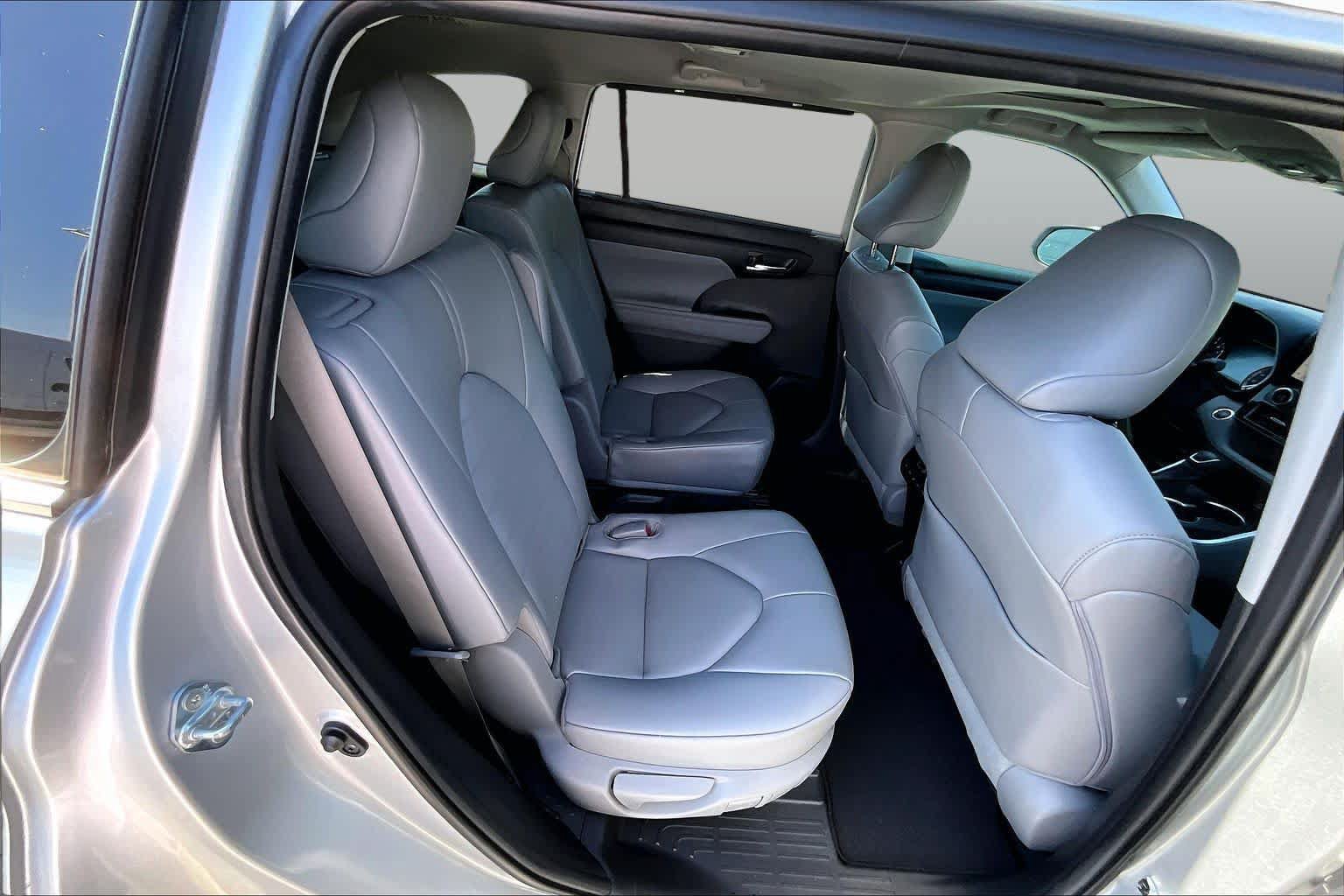 Used 2023 Toyota Highlander XLE FWD image 18