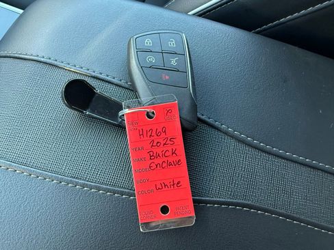 Used 2025 Buick Enclave Preferred image 49