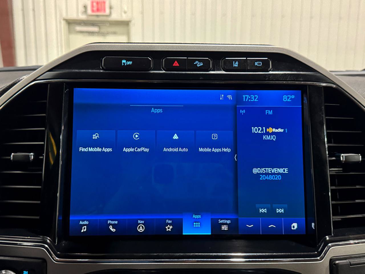 Used 2022 Ford F350 Lariat w/ Lariat Ultimate Package AWD/4WD image 37