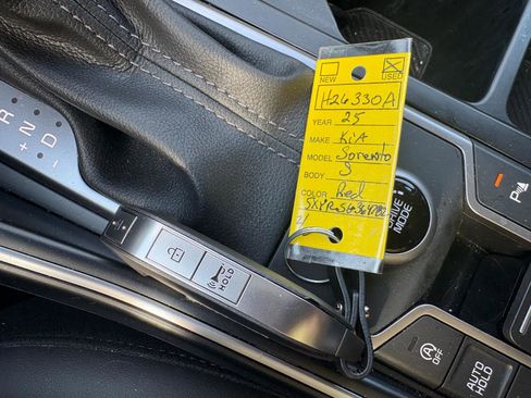 Used 2025 Kia Sorento S w/ Panoramic Sunroof Package FWD image 39