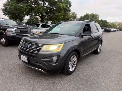 Used 2016 Ford Explorer XLT w/ Equipment Group 202A FWD image 1