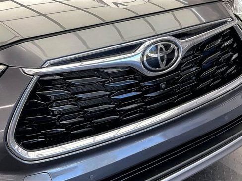 Used 2022 Toyota Highlander Platinum FWD image 31