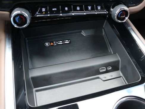 Used 2025 Chevrolet Tahoe High Country image 29