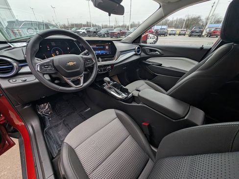 Used 2024 Chevrolet Trax LT w/ Driver Confidence Package image 2