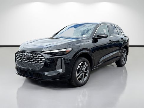 Certified 2025 Audi Q5 Premium w/ Convenience Package image 7