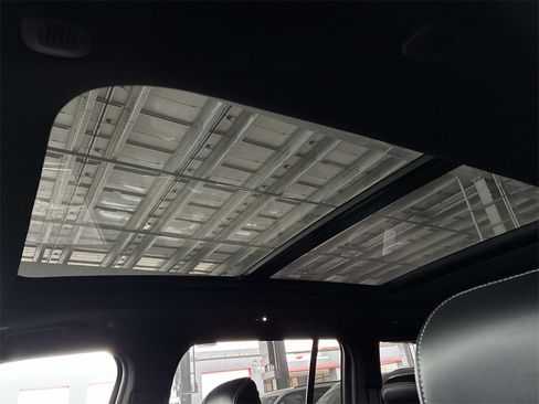 Used 2023 Jeep Grand Cherokee Overland image 30