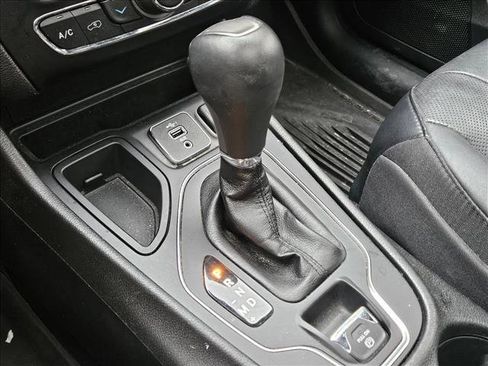 Used 2021 Jeep Cherokee Latitude Lux 80th Anniv w/ Quick Order Package 26U 80TH image 12