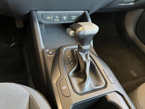 Used 2025 Kia K4 LXS image 40