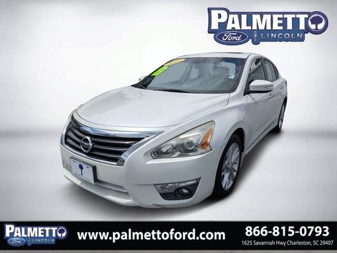 Used 2014 Nissan Altima 2.5 SL w/ Moonroof Package FWD image 8