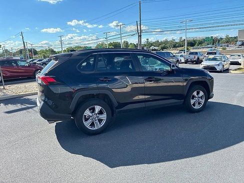 Used 2025 Toyota RAV4 XLE AWD/4WD image 7