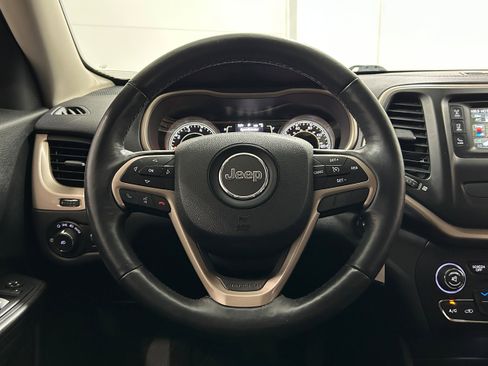 Used 2015 Jeep Cherokee Latitude w/ Cold Weather Group AWD/4WD image 13