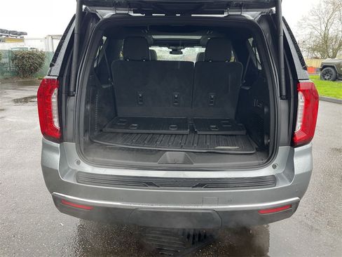 Used 2023 GMC Yukon XL SLT w/ SLT Luxury Package image 27