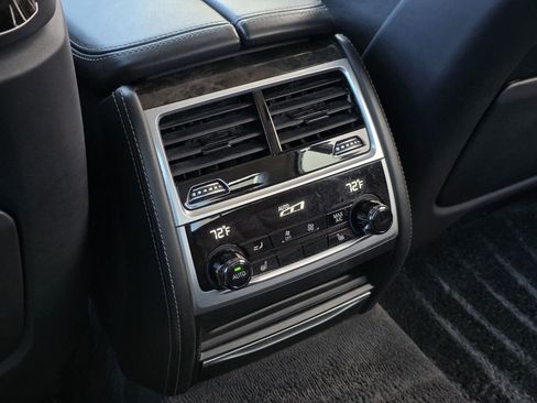 Used 2019 BMW 750i w/ Executive Package image 31