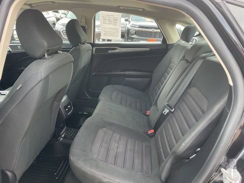 Used 2020 Ford Fusion SE image 12