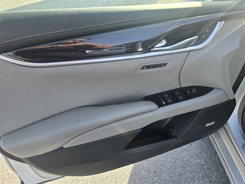 Used 2015 Cadillac XTS Luxury w/ Driver Awareness Package image 22