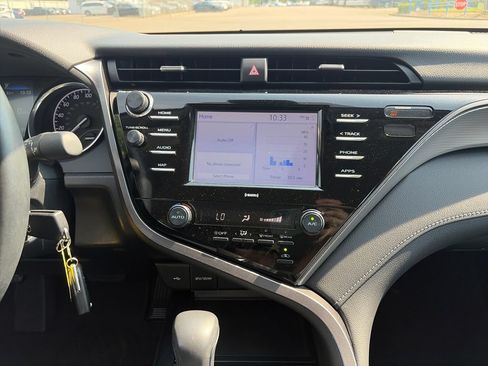 Used 2020 Toyota Camry SE FWD image 21