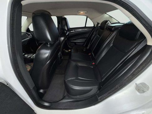 Used 2015 Chrysler 300 Limited image 21