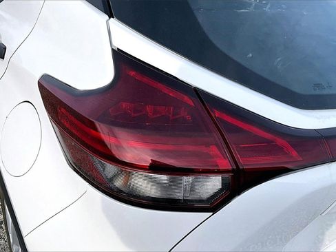 Used 2022 Nissan Kicks S image 27