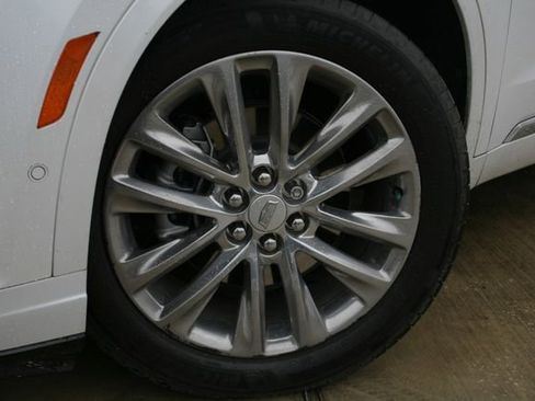 Certified 2021 Cadillac XT6 Premium Luxury w/ Platinum Package image 2