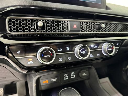 Used 2022 Honda Civic Touring image 21