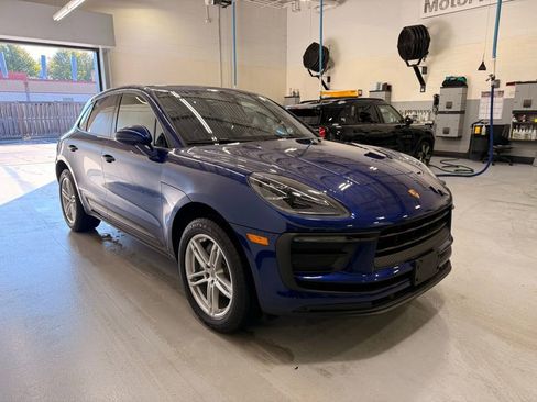 Used 2022 Porsche Macan w/ Premium Package image 8
