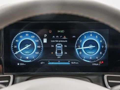 Used 2025 Hyundai Elantra SEL FWD image 25