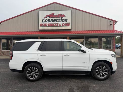 Used 2022 Chevrolet Tahoe LT w/ Luxury Package AWD/4WD image 3