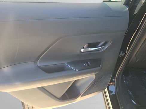 New 2026 Nissan Kicks SR w/ Cold Weather Package image 17