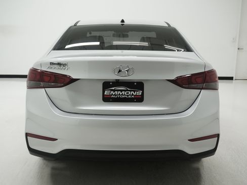 Used 2021 Hyundai Accent SE FWD image 5