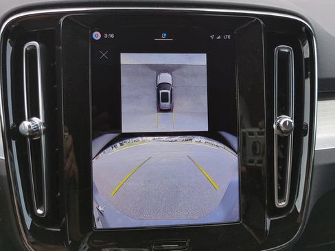 New 2026 Volvo XC40 B5 Ultra w/ Protection Package Premier AWD/4WD image 16