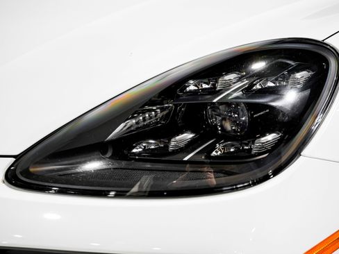 Used 2020 Porsche Cayenne S image 39