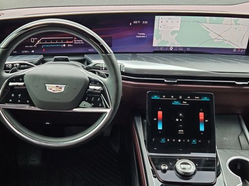 Certified 2026 Cadillac Escalade Sport AWD/4WD image 32