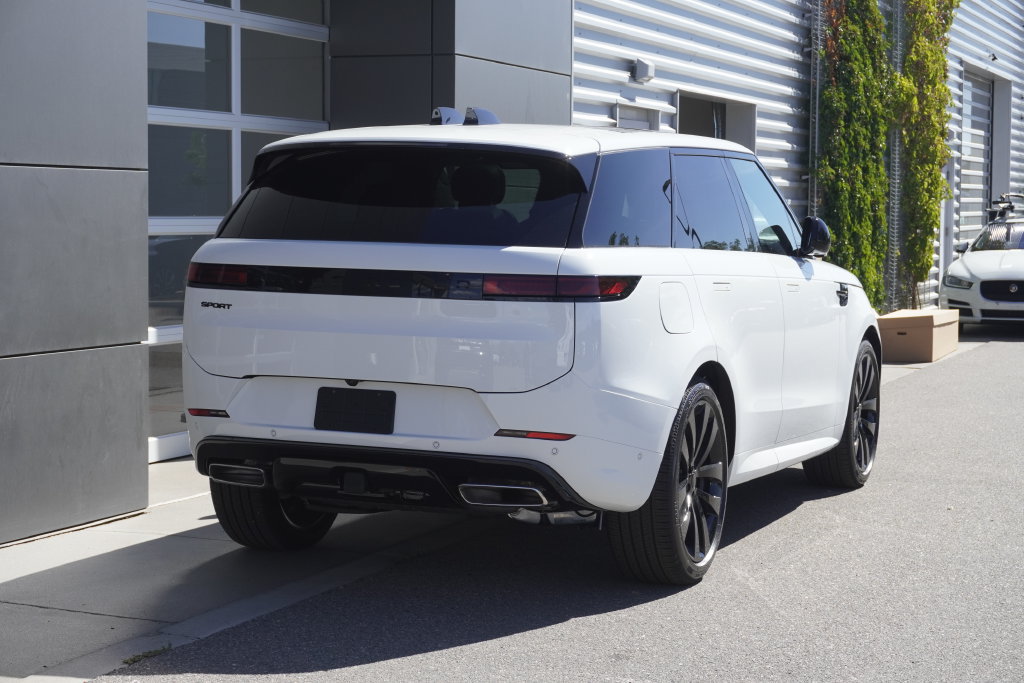 New 2026 Land Rover Range Rover Sport Dynamic SE AWD/4WD image 2