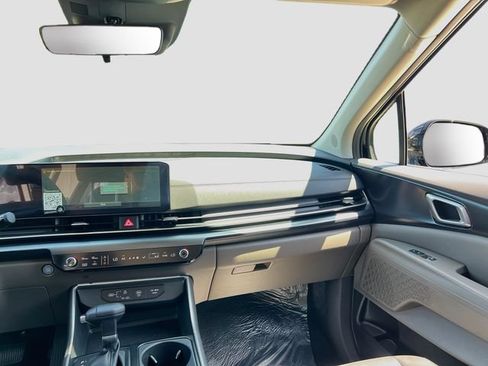 New 2026 Kia Carnival FWD image 24