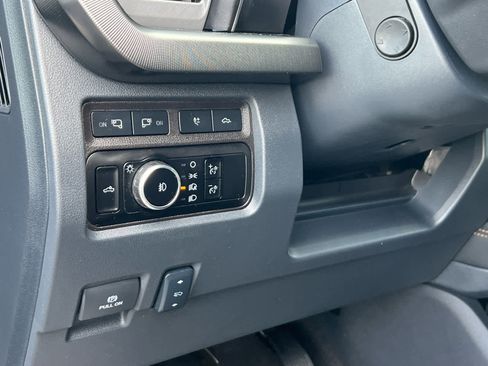 Certified 2024 Ford F250 Platinum image 30