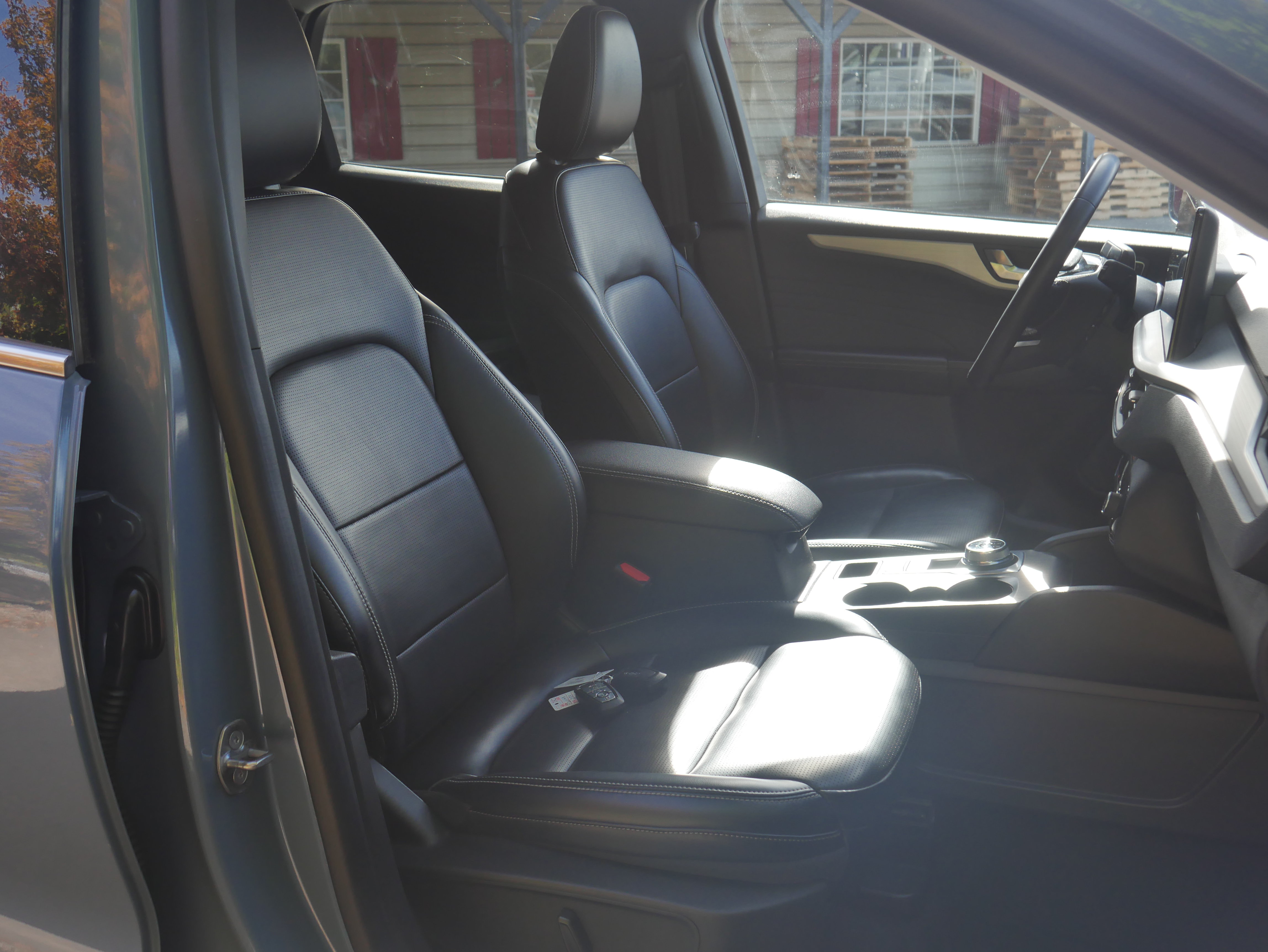 Certified 2024 Ford Escape Platinum AWD/4WD image 26