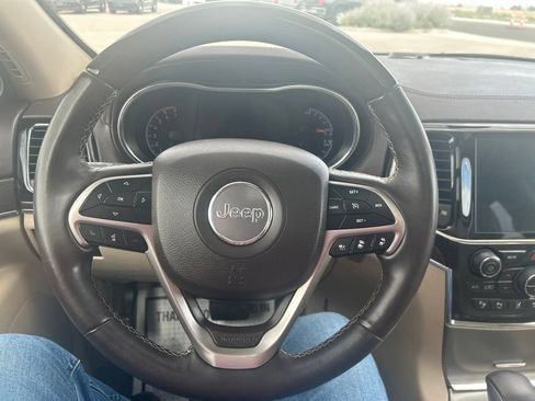 Used 2019 Jeep Grand Cherokee Overland AWD/4WD image 17
