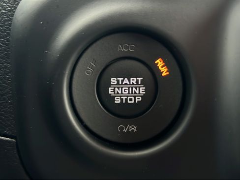 Used 2019 Jeep Wrangler Sport AWD/4WD image 23