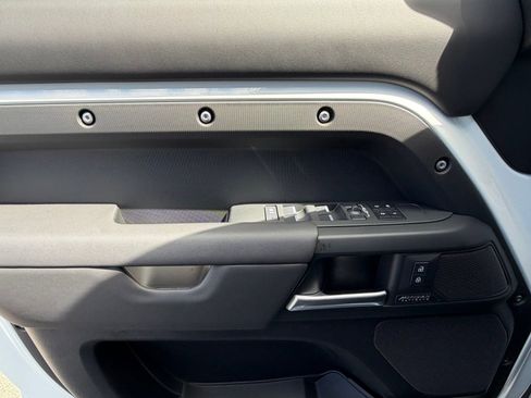 New 2026 Land Rover Defender 130 X-Dynamic SE image 24